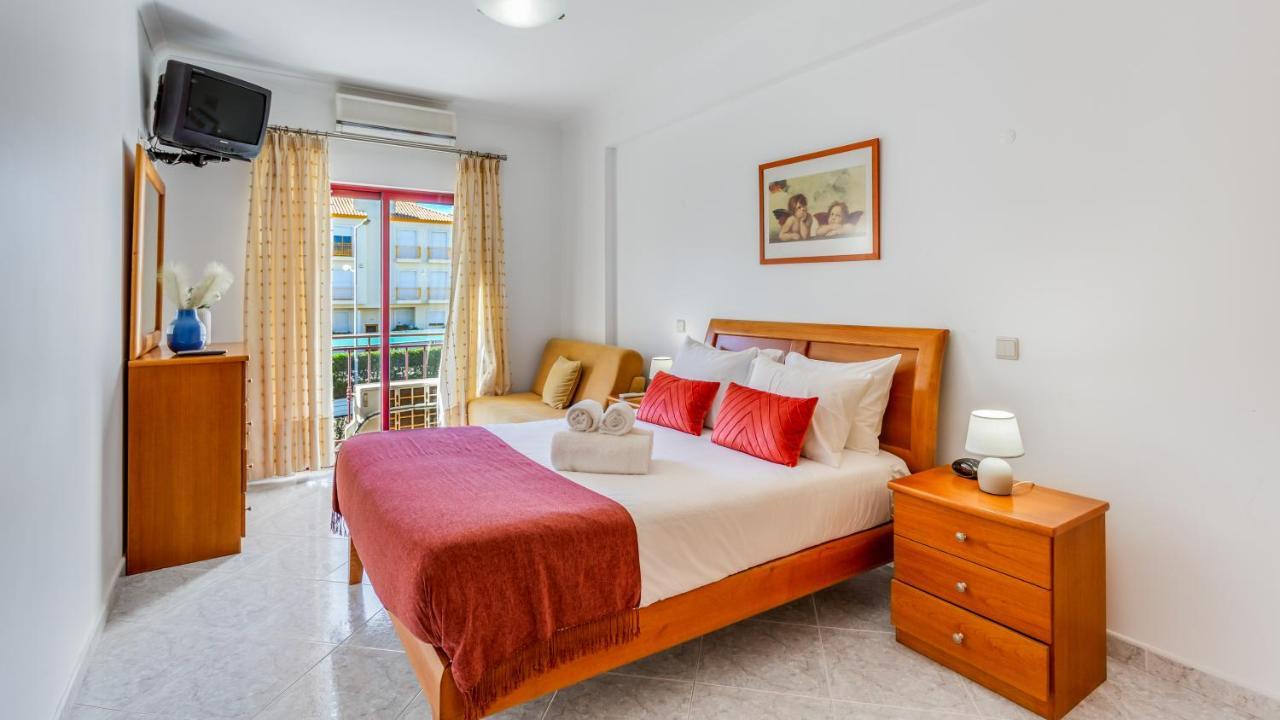Serene Apartment W/ Balcony And Pool By Lovelystay Quarteira Exterior photo